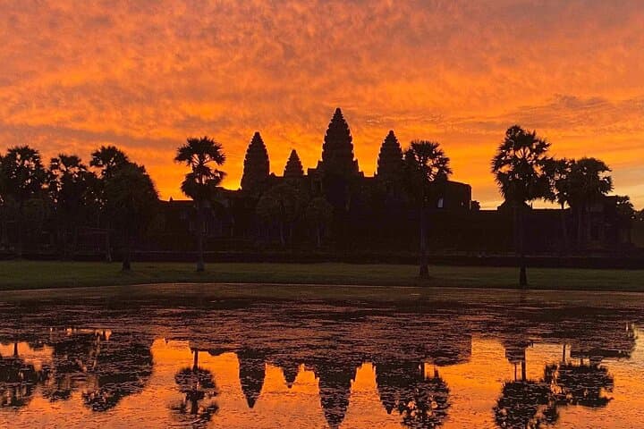 Private Sunrise Tour of Angkor Wat with Car or Van & Expert Khmer Guide photo 4