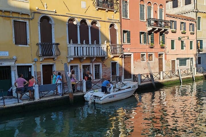 Vienna to Venice: 3-Day Private Venice Tour with Gondola Ride & Burano Excursion photo 3
