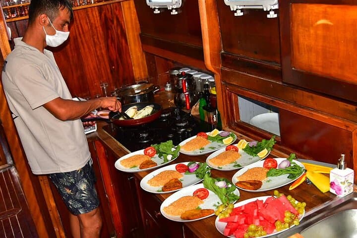 Private Bodrum Bays Boat Tour: 6-Hour Swim, Snorkel & Lunch photo 4