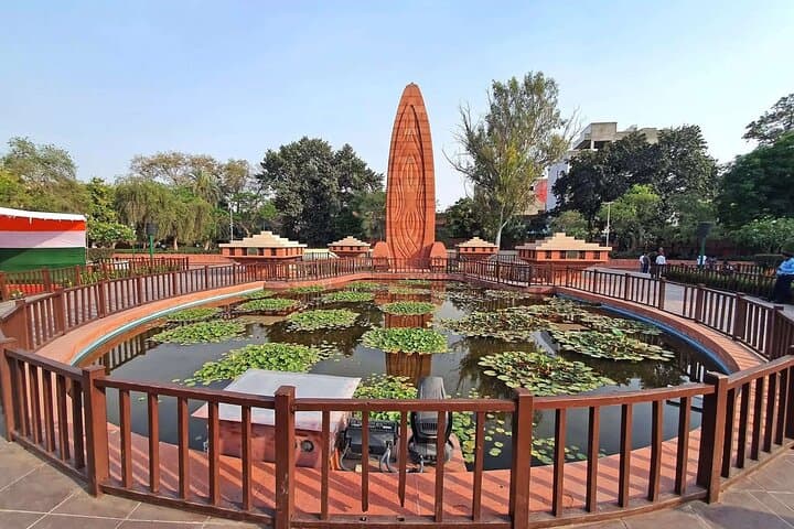 Amritsar Cultural Day Tour: Golden Temple, Jallianwala Bagh & Wagah Border photo 2