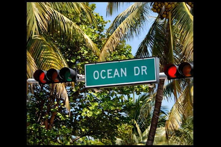 South Beach Art Deco Walking Tour: Explore Miami's 1920s Icons photo 5