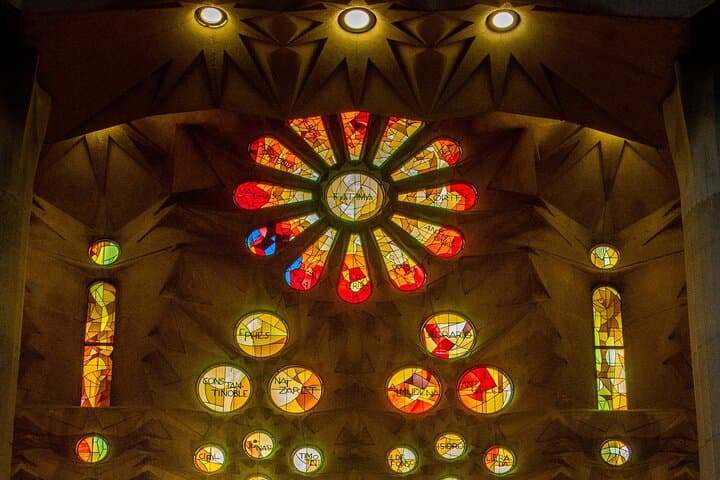 Sagrada Familia Revealed: Express-Entry Guided Tour photo 4