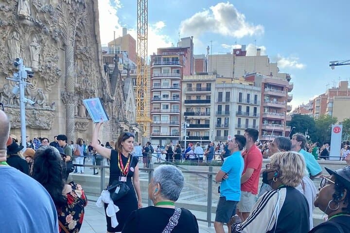 Sagrada Familia Revealed: Express-Entry Guided Tour photo 5