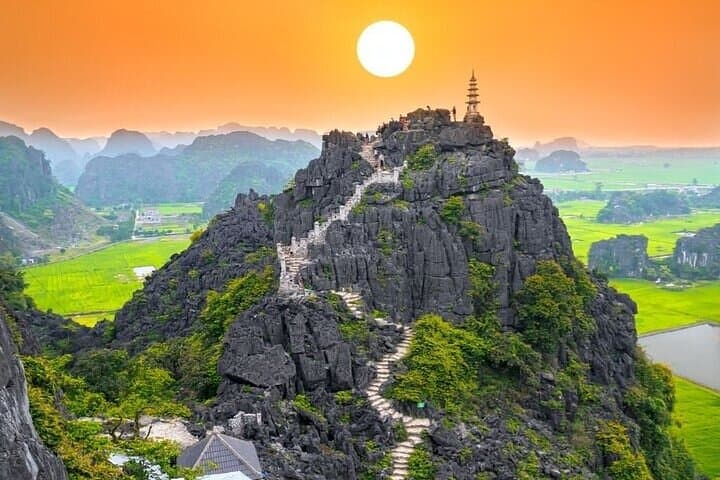 Ninh Binh Day Trip: Hoa Lu, Trang An Boat Tour & Mua Cave Viewpoint