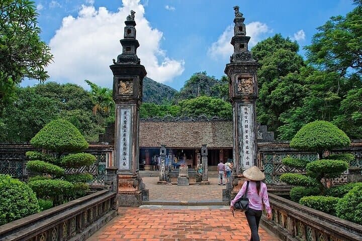 Ninh Binh Day Trip: Hoa Lu, Trang An Boat Tour & Mua Cave Viewpoint photo 3