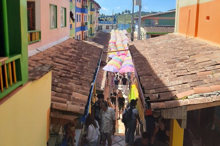 Climb La Piedra & Explore Guatapé: Full-Day Tour from Medellín photo 3