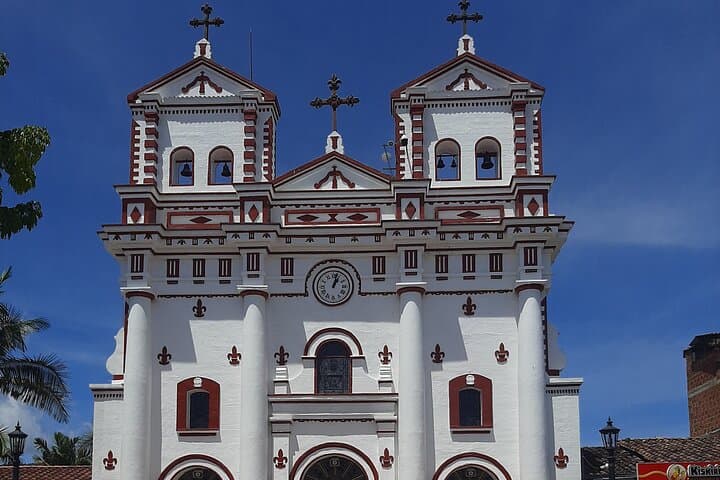 Climb La Piedra & Explore Guatapé: Full-Day Tour from Medellín photo 4