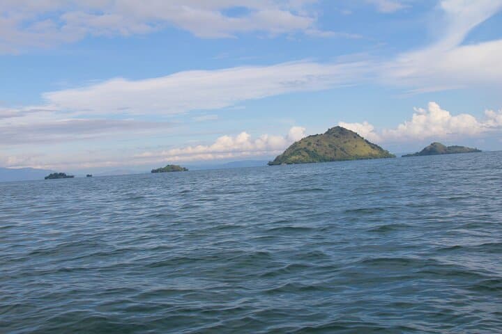 Lake Kivu Boat Tours: Islands, Hot Springs & Lakeshore Coffee in Rwanda