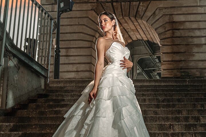 Private Eiffel Tower Photoshoot: Portrait Session at Trocadéro, Bir-Hakeim & Seine photo 3