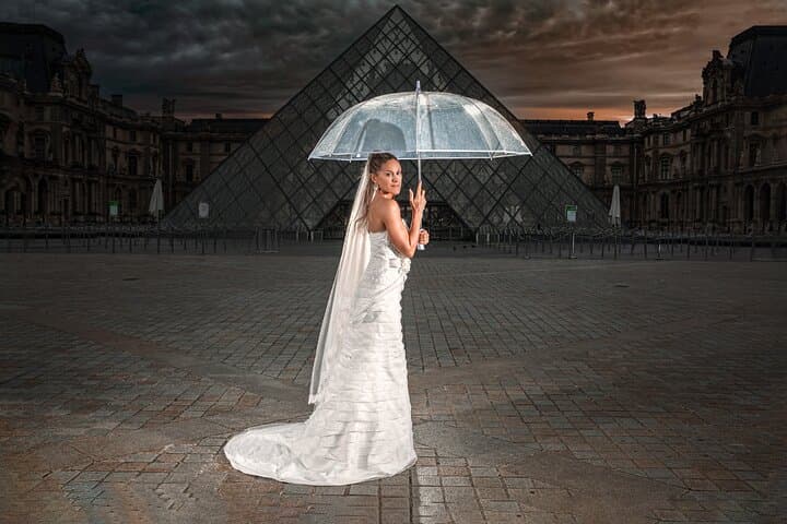 Private Eiffel Tower Photoshoot: Portrait Session at Trocadéro, Bir-Hakeim & Seine photo 6