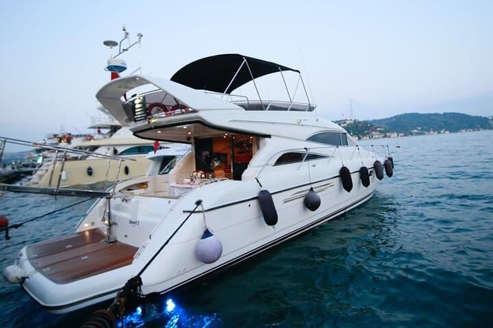 Private 17m Yacht Cruise on the Bosphorus — Istanbul Luxury Charter photo 2