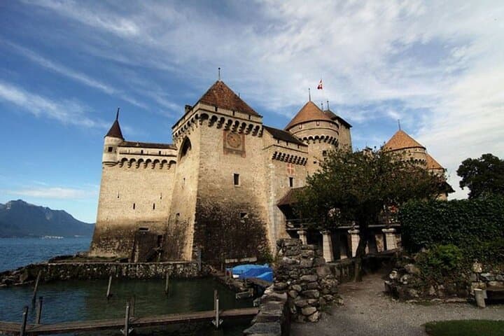 Private Full-Day Tour: Geneva, Montreux & Chillon Castle photo 2