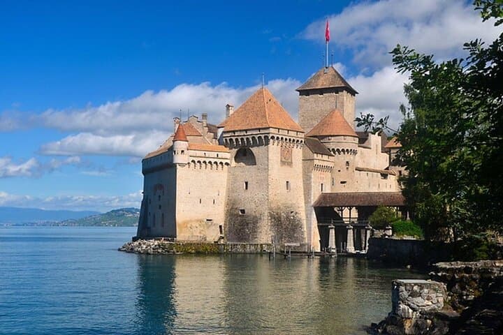 Private Full-Day Tour: Geneva, Montreux & Chillon Castle photo 5