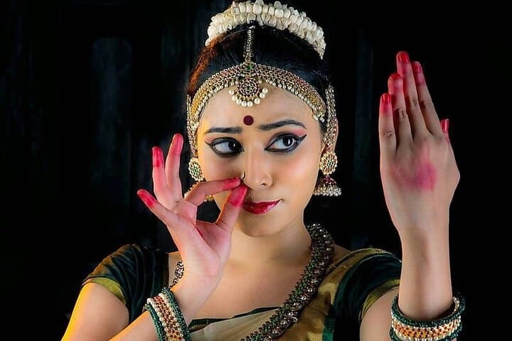 Pondicherry-Indian-Dance-Classes-and-Live-Shows-Learn-Bharatanatyam-Bollywood photo 4