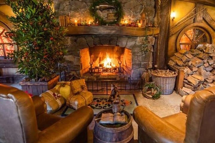 Hobbiton, Blue Springs & Te Aroha Mineral Spa — Full‑Day Private Tour from Auckland photo 3
