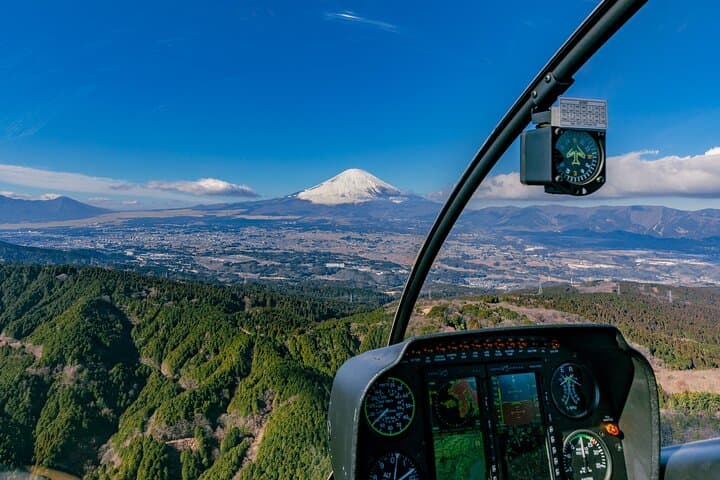 Tokyo to Mt. Fuji Helicopter Tour: 75–90 Minute Scenic Flight from Tokyo Heliport photo 4