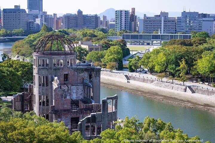 Hiroshima & Miyajima in a Day: Bullet Train Cultural and Nature Tour from Osaka