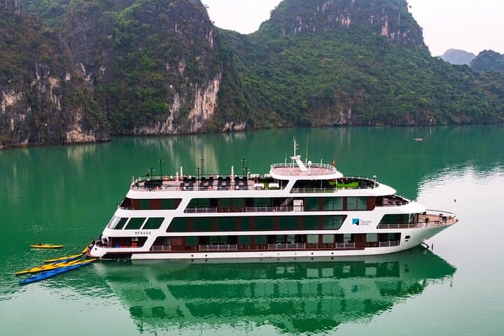 Le Théâtre Wooden Cruise: 2-Day Lan Ha & Halong Bay Experience photo 2