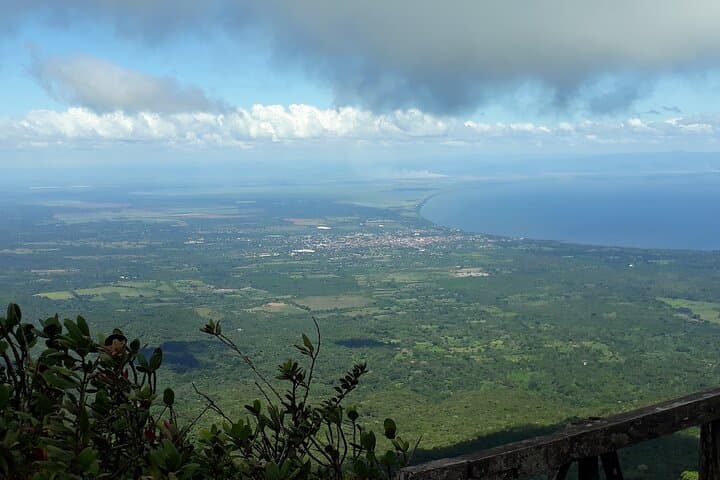 Mombacho Volcano Hike and Zipline Adventure from Granada photo 4