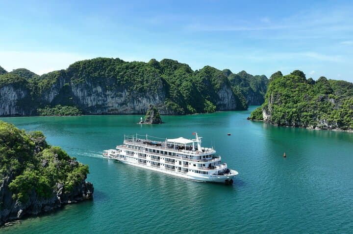 5-Star Lan Ha Bay Overnight Cruise: Kayaking, Cycling & Live Music on Paradise Grand