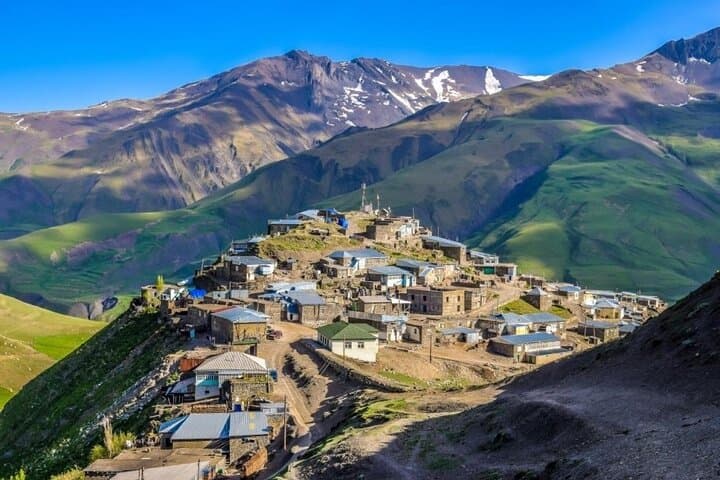Azerbaijan Multi-day Sightseeing Tour: Baku, Gobustan, Sheki & Khinalig