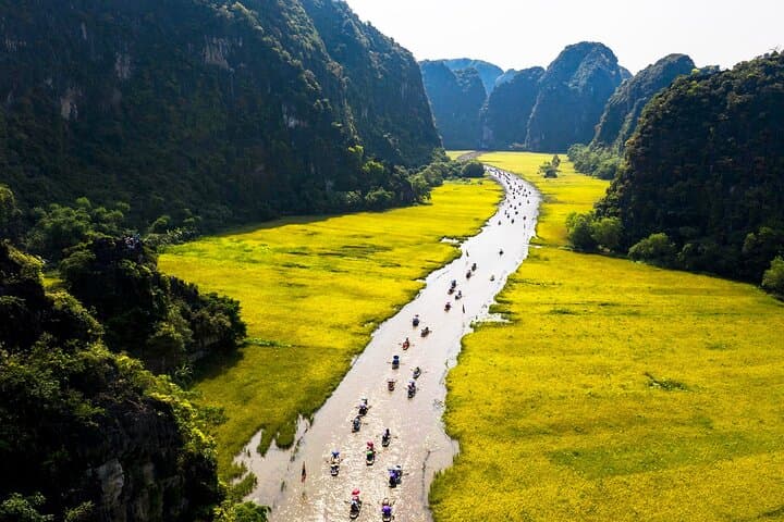 Ninh Binh Day Trip: Hoa Lu, Tam Coc Boat Ride & Mua Cave Summit photo 2