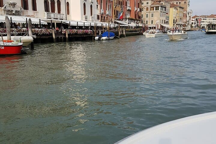 Private 4-Hour Grand Canal Tour: Murano & Burano by Boat photo 5