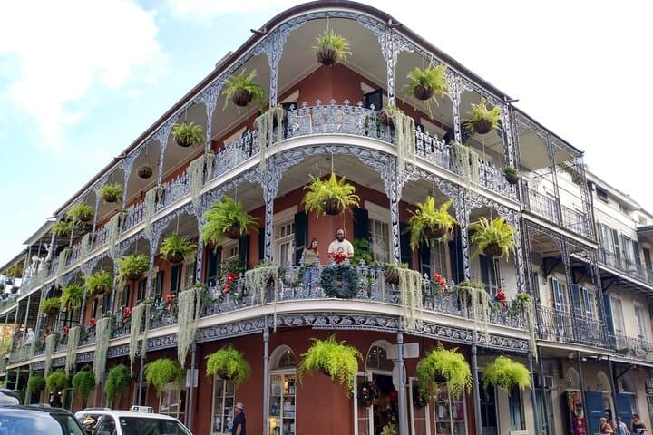 New Orleans Spooky Spirits Haunted Pub Crawl — French Quarter Ghost Tour with Drinks photo 6