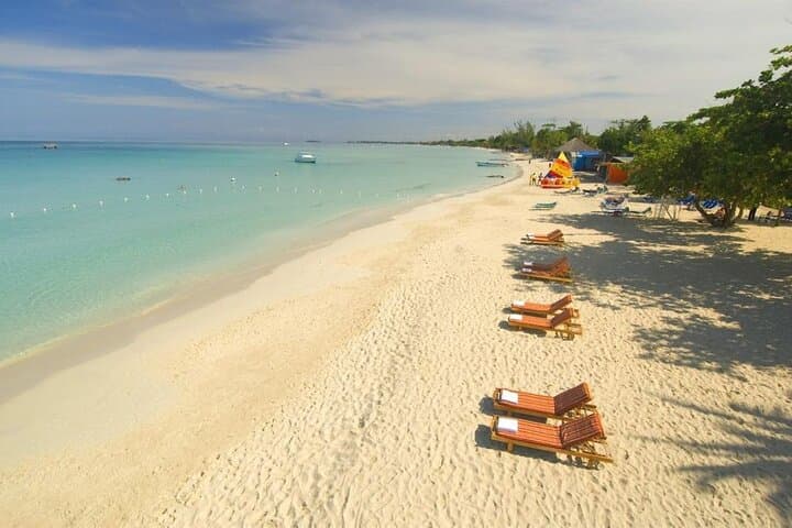 Experience Jamaica: Relax on Negril's 7 Mile Beach and Dive Into Adventure at Rick's Cafe photo 6