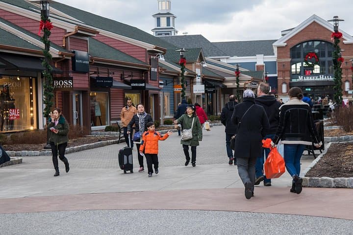 Private Shopping Tour to Woodbury Common Premium Outlets from NYC photo 3