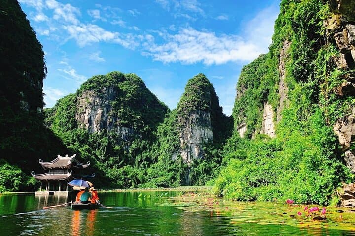 Ninh Binh One-Day: Bai Dinh Pagoda, Trang An Boat Trip & Mua Cave Hike photo 5