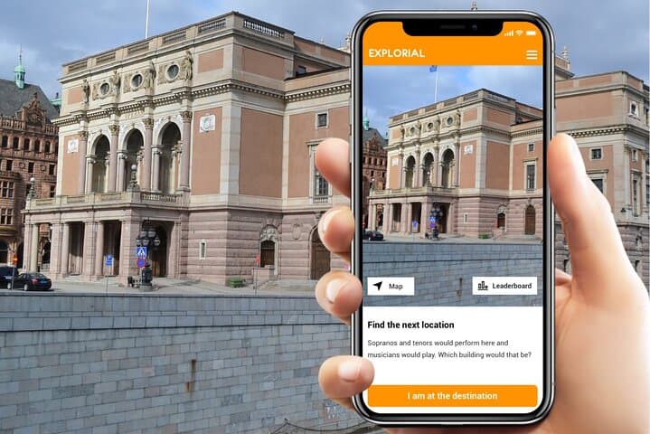 Stockholm Scavenger Hunt: Self-Guided Walking Tour of Royal Sights & Hidden Clues