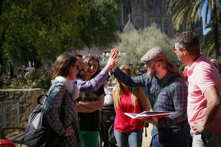 Bike Barcelona: Complete Gaudí UNESCO Highlights Small-Group Tour