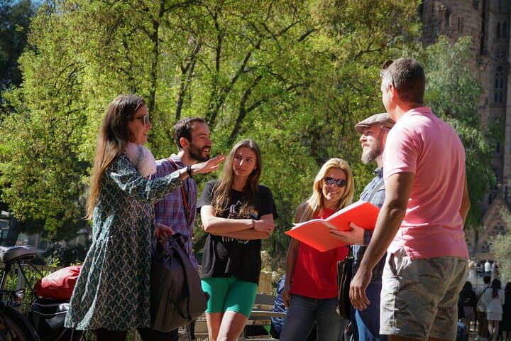 Bike Barcelona: Complete Gaudí UNESCO Highlights Small-Group Tour photo 2