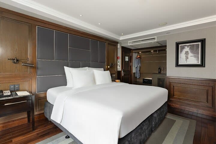Luxury 2-Day Halong and Lan Ha Bay Cruise from Hanoi photo 3