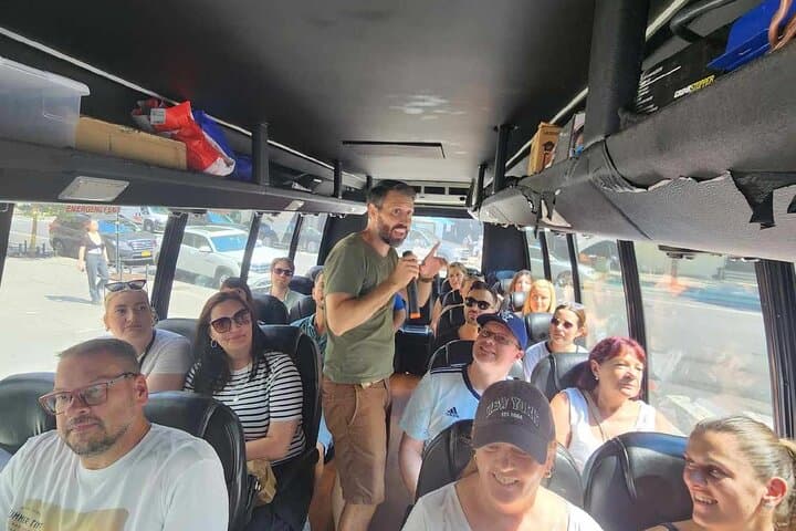 Comedy Bus Tour of New York City: Midtown Stand-Up and Club Night