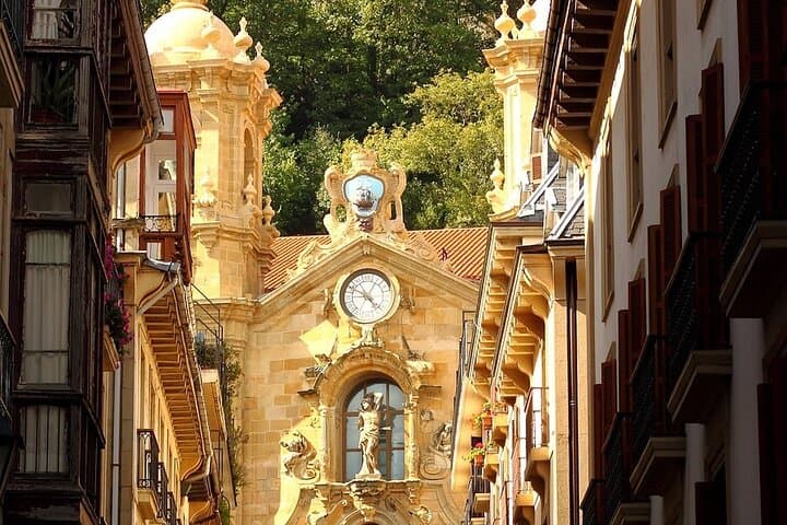 San Sebastián Pintxos Walking Tour — Private Old Town Pintxo & Premium Wine Pairings photo 4