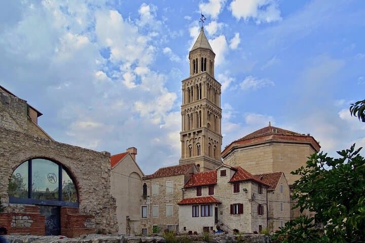 Split Quest: Self-Guided Exploration Game Through Diocletian's Palace
