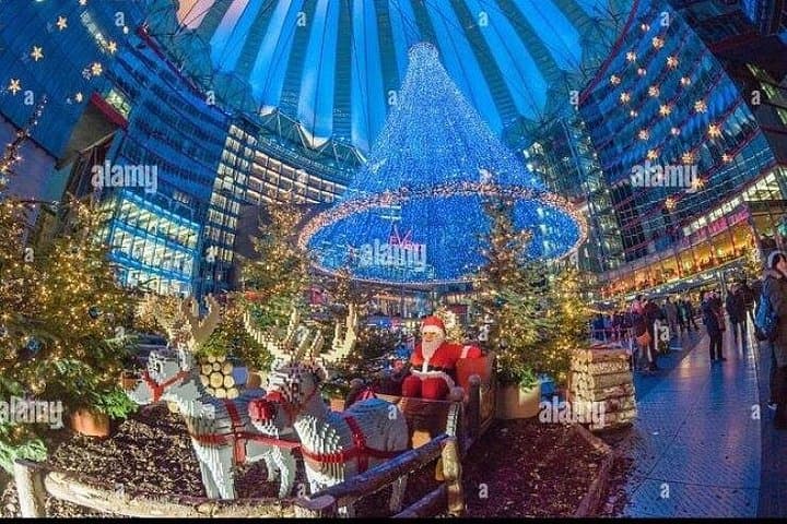 Berlin Christmas Markets Private Walk Tour: Gendarmenmarkt & Rotes Rathaus photo 4