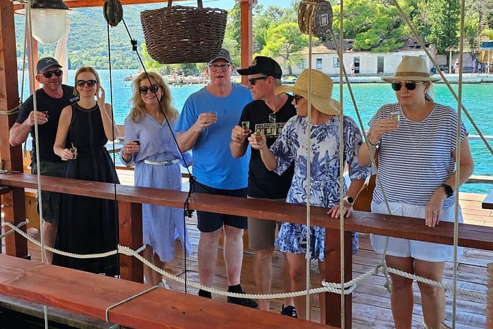 Luxury Wine and Oyster Tasting on Pelješac Peninsula — Ston Oysters & Vineyard Tour photo 3