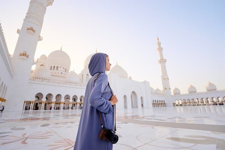 Abu Dhabi Full-Day Sightseeing from Dubai: Sheikh Zayed, Louvre, Corniche & Ferrari World