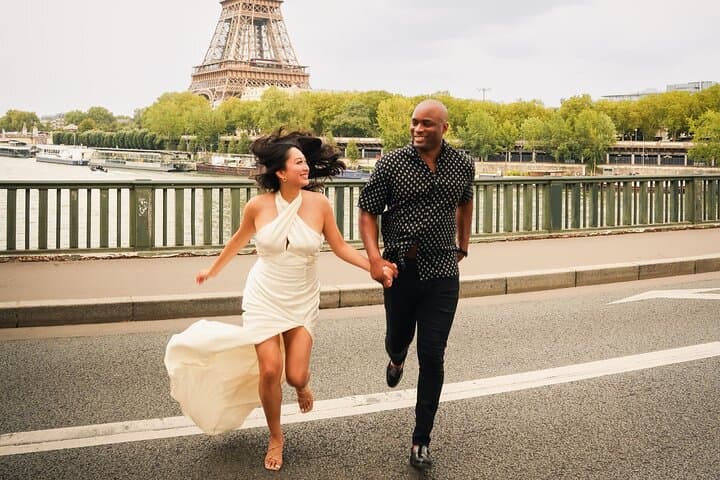 Eiffel Tower Photo Tour with VOGUE Photographer: Hidden Paris Photo Shoot photo 2