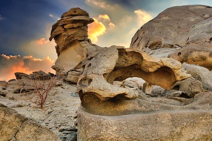 Private Moon Valley Hike from Jeddah — Sunrise & Sunset Lunar Landscapes photo 3