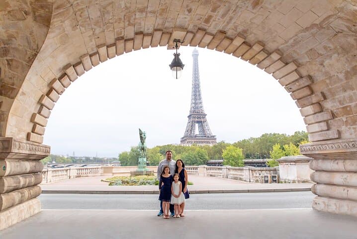 Paris Private Photoshoot: Capture Iconic Portraits by the Eiffel Tower photo 4