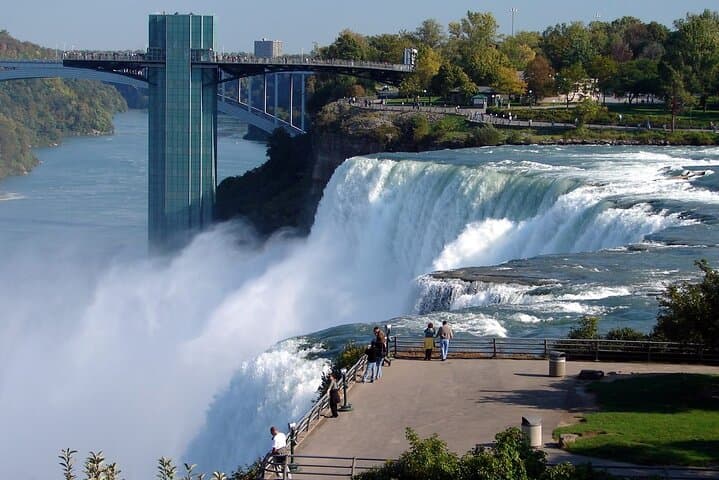 Full-Day Niagara Falls Tour from Toronto: Horseshoe Falls, Niagara-on-the-Lake & Floral Clock photo 2