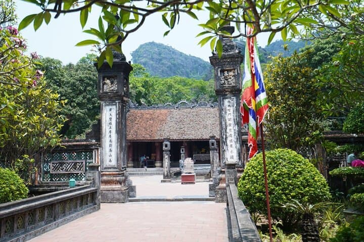 Ninh Binh Full-Day: Hoa Lu History, Tam Coc Sampans & Mua Cave Panorama photo 4