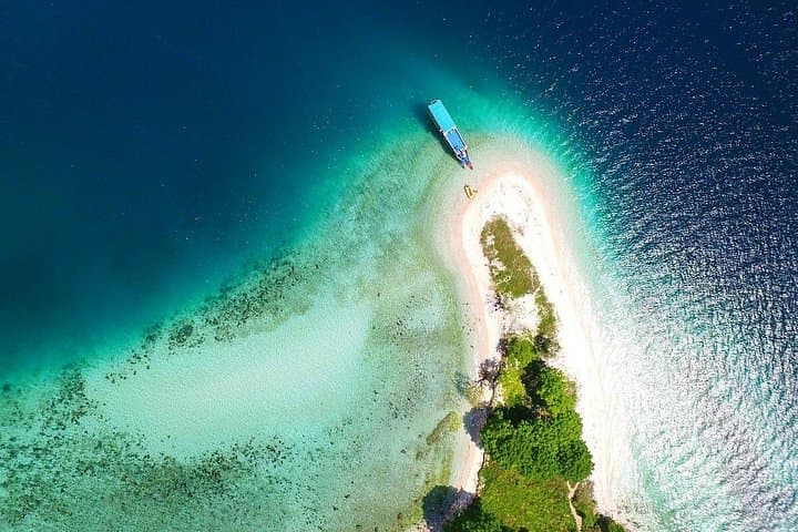 Komodo Island Day Trip from Labuan Bajo: Padar, Pink Beach & Manta Snorkel photo 1
