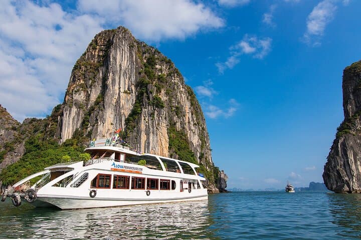 Alova Premium Day Cruise: Halong Bay Highlights from Tuan Chau Marina