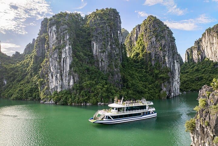 Halong Bay Luxury Day Cruise from Hanoi with Hercules photo 5