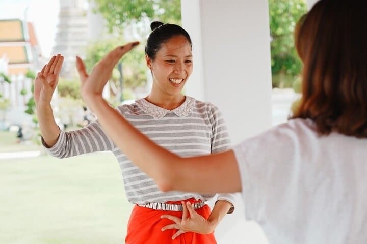 Thai Dance Class at Wat Arun: Learn Traditional Dance by the Chao Phraya